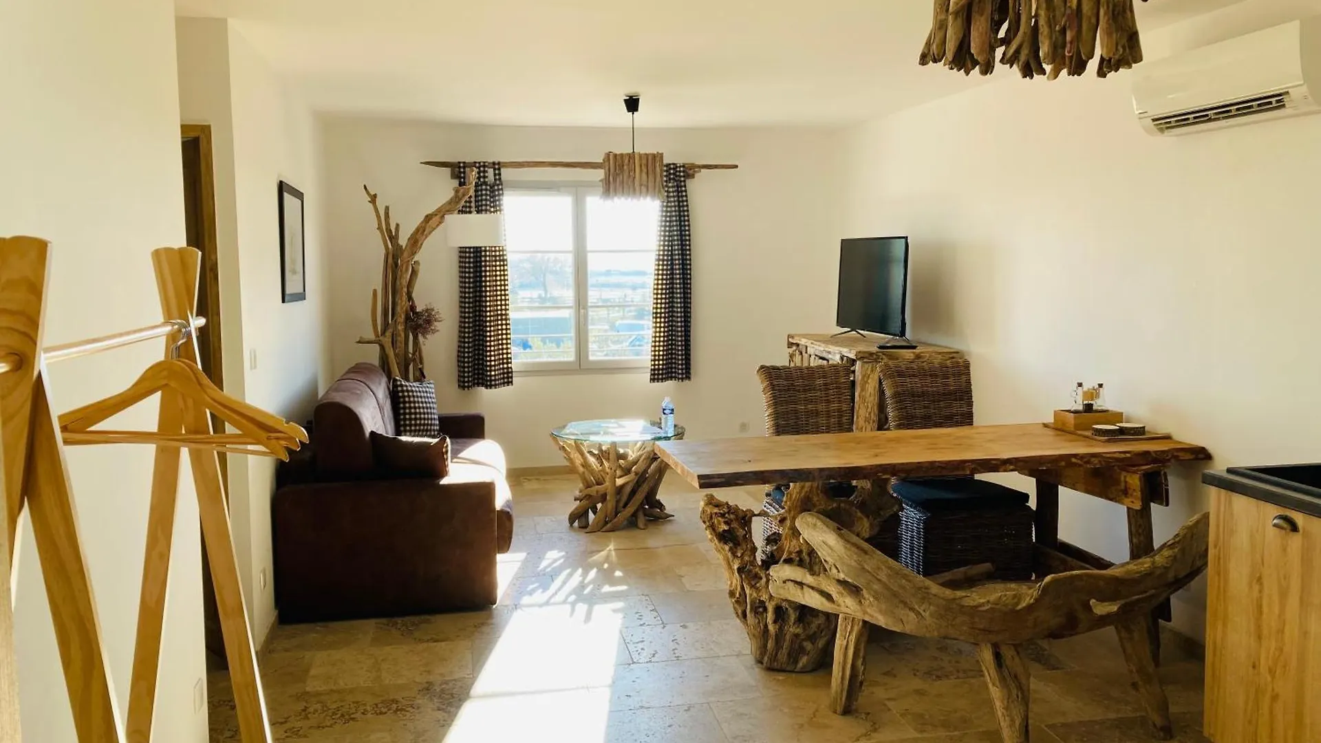 Manade Des Baumelles Bed & Breakfast Saintes-Maries-de-la-Mer 3*,  France