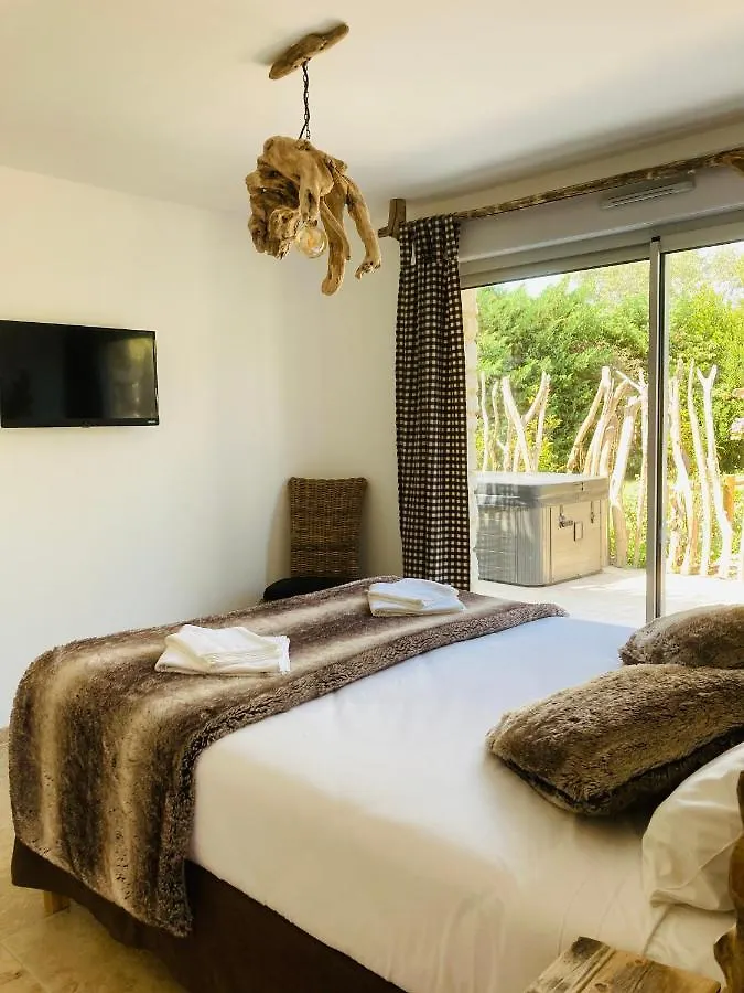 Bed and Breakfast Manade Des Baumelles Saintes-Maries-de-La-Mer 3*,